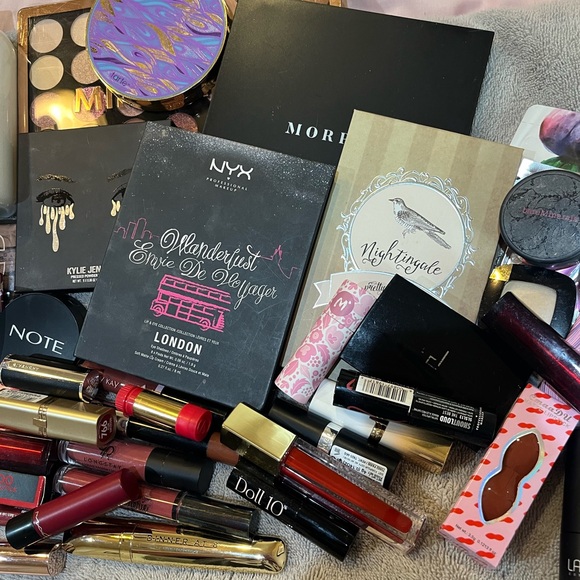 KYLIE,TARTE, MAC, DOLL 10 & MORE MAKE UP BUNDLE - Picture 4 of 7